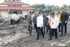 Kunjungi Korban Bajir Bandang di Sumatera Barat, Presiden Sampaikan Bantuan