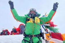 Sherpa Nepal Mendaki Puncak Everest untuk Pecahkan Rekor 30 Kali