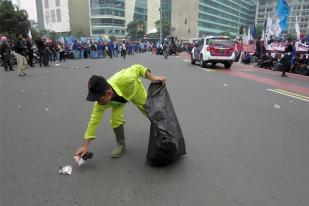 Sampah Hasil Demonstrasi Hari ini