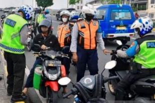 Ribuan Kendaraan Bermotor Ditilang Lawan Arah di Jakarta