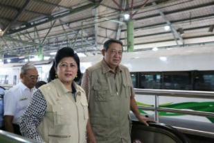 Presiden SBY dan Ibu Negara Kunjungi Korban Erupsi Kelud