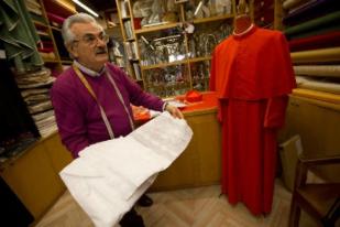 Penampilan Sederhana Paus Fransiskus Ditiru oleh Para Kardinalnya