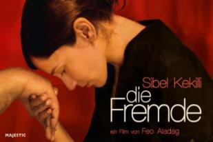 Film Die Fremde: Ironi Kehormatan dan Keluarga
