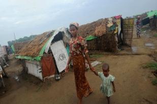 Topan Mahasen: Warga Rohingya Tolak Mengungsi 