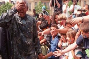 Mandela dan Perhatiannya pada Anak-anak
