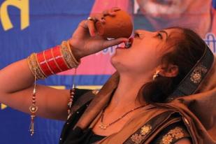 Adakan Pesta Minum Kencing Sapi, Aktivis Partai di India Ditangkap 