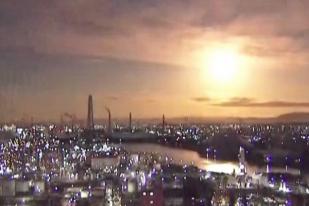 Sebuah Meteor Bersinar Terang Jatuh dari Langit Jepang