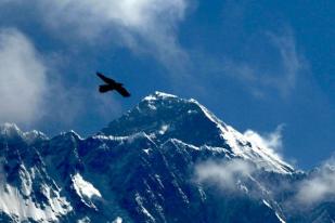 Gunung Everest Tambah Tinggi 0,86 Meter, Apa Masalahnya?
