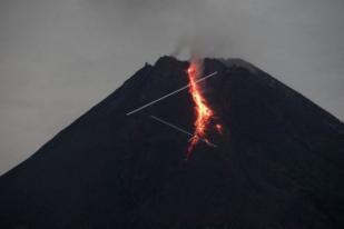 Gunung Merapi: Guguran Lava Pijar 19 Kali 