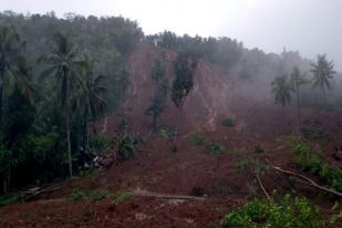Hujan  Akibatkan Banjir dan Tanah Longsor di Kebumen