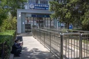 Cegah Penyebaran COVID-19 Beijing Tutup 10% Stasiun Kereta Bawah Tanah