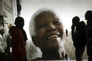 Afrika Selatan Menentang Lelang Artefak Peninggalan Nelson Mandela