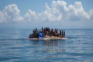 Tim Indonesia Selamatkan Pengungsi Rohingya Yang Perahunya Terbalik di Aceh