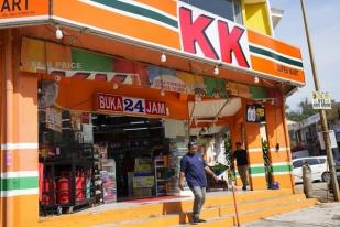 Malaysia: Eksekutif KK Mart Dituntut Karena Jual Kaus Kaki Berhias Teks 'Allah'
