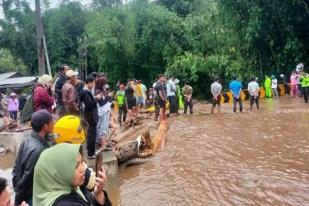 Akses Jalan Nasional Terganggu Akibat Banjir Lahar Dingin Gunung Marapi