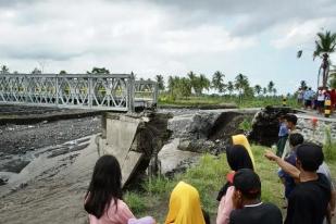 Banjir Lahar Dingin Gunung Semeru, Tiga Tewas, Beberapa Jembatan Rusak