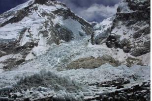 12 Tewas Akibat Longsoran Salju Gunung Everest