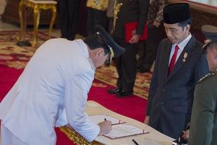 DPR Nilai Pelantikan Gubernur di Istana Pemborosan