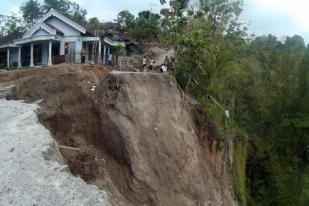 BNPB Siapkan Rp 150 M untuk Antisipasi Banjir dan Longsor