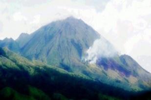 Gunung Sangiang Meletus