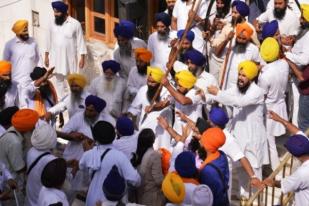 Bentrokan Pecah antara Orang Sikh di Kuil Emas Amritsar