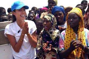 Angelina Jolie Dapat Gelar Dame dari Inggris