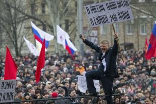 Lavrov: Pengunjuk Rasa Kedutaan Rusia di Kiev "Ingin Melihat Darah"