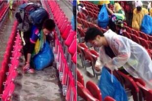 Usai Pertandingan, Pendukung Jepang Bersih-Bersih Stadion