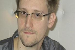 Ayah Snowden Klaim Dapat Visa Rusia