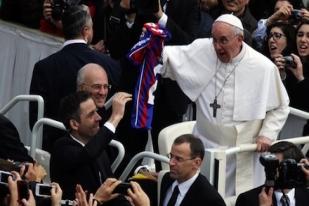 Paus Fransiskus Bersiap Tonton Laga Italia Lawan Argentina