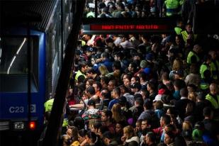 Pekerja Commuter Line Sao Paulo Bekerja Kembali