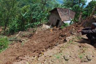 BNPB: Tujuh Desa di Cilacap Tertimbun Longsor
