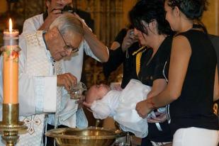 Pro-Kontra Pembaptisan Anak Pasangan Homoseksual
