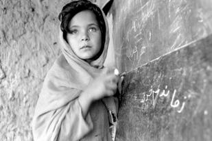 Potret Anak-anak Afghanistan tetap Sekolah di Tengah Konflik Bersenjata