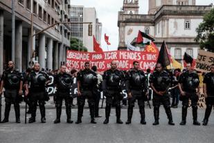 Protes Kenaikan Upah di Brasil