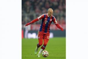 Robben Beraksi di Laga Schalke 04