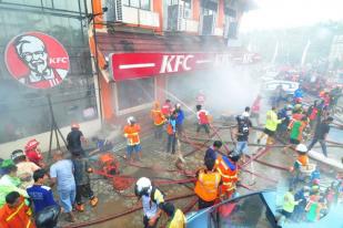 Restoran Cepat Saji di Bandara Soekarno Hatta Terbakar