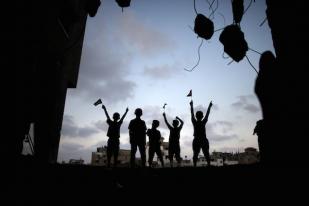 Israel Perintahkan Militer Balas Serangan Roket Gaza