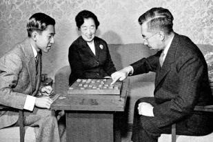 Biografi Baru Kaisar Hirohito Selesai