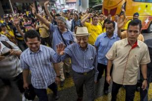 Mahathir Serukan 'People Power' Gulingkan PM Malaysia