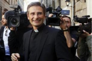 Vatikan Pecat Pastor Polandia Setelah Mengaku Dirinya Gay