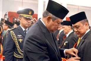 SBY Sematkan Tanda Kehormatan RI untuk 68 Orang