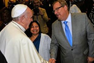 Rick Warren Kecam Revolusi Seksual dalam Konferensi Vatikan