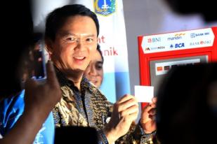 Gubernur DKI Jadikan Jakarta Pioner Kota Non Tunai
