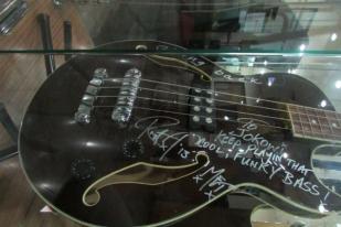 Gitar Bas Metallica Jokowi Dipajang di Museum Gratifikasi