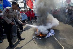 Aksi Demonstrasi Warnai Jakarta Saat Pelantikan DPR 