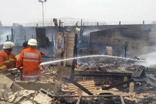 Puluhan Rumah di Belakang Depo Pertamina Terbakar