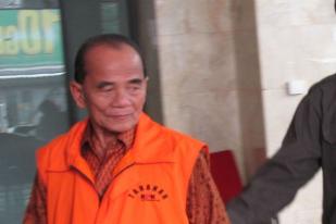Masa Tahanan Gubernur Riau Diperpanjang