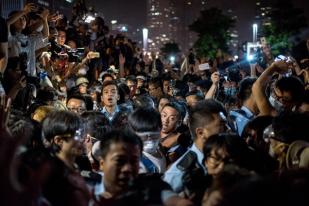 Polisi Hong Kong Bersihkan Tempat Protes Mongkok