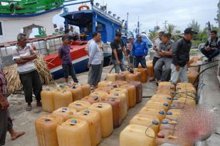 KNTI: Jangan Cabut Subsidi BBM Nelayan Kecil